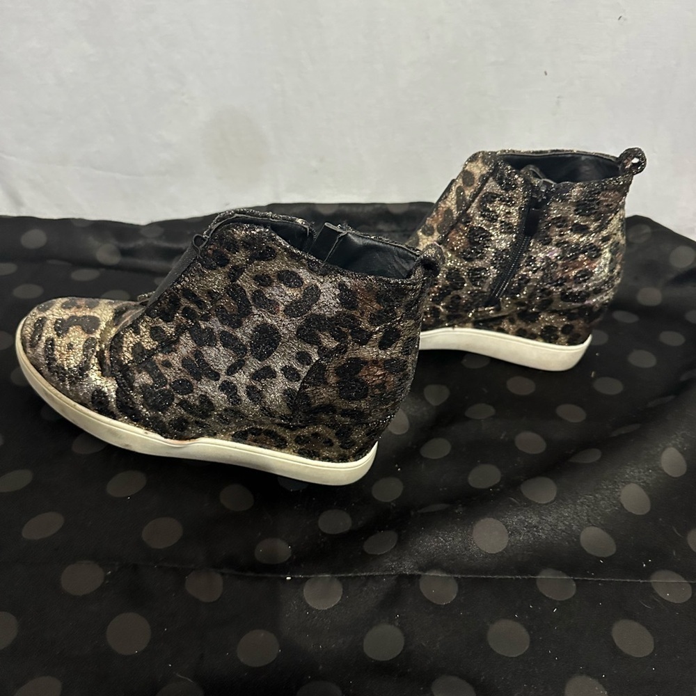 Southern Fried Chics Leopard Print Wedge Sneakers – Women’s Size 8